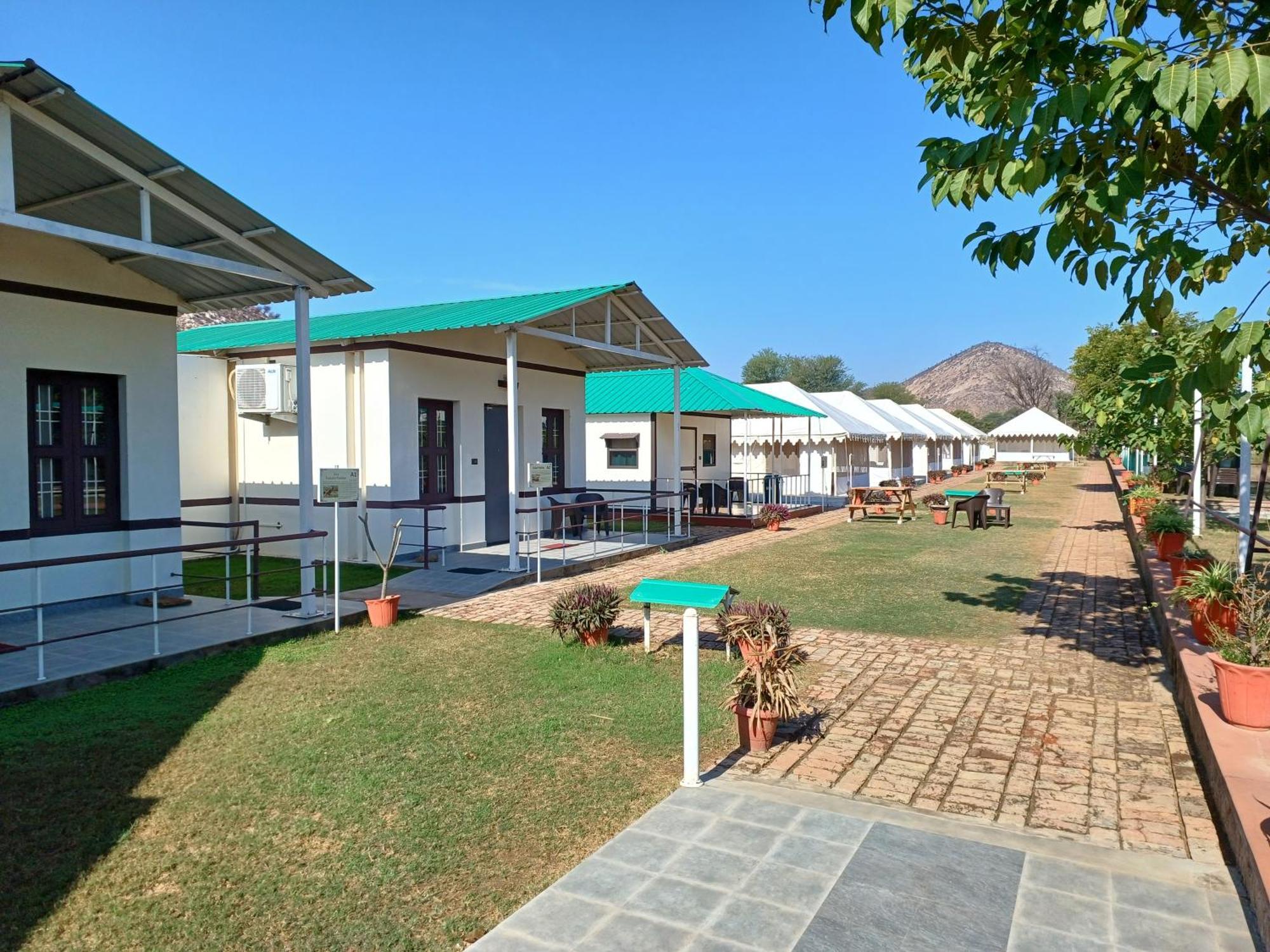 Shivir Aranya - Wilderness Resort Алвар Экстерьер фото