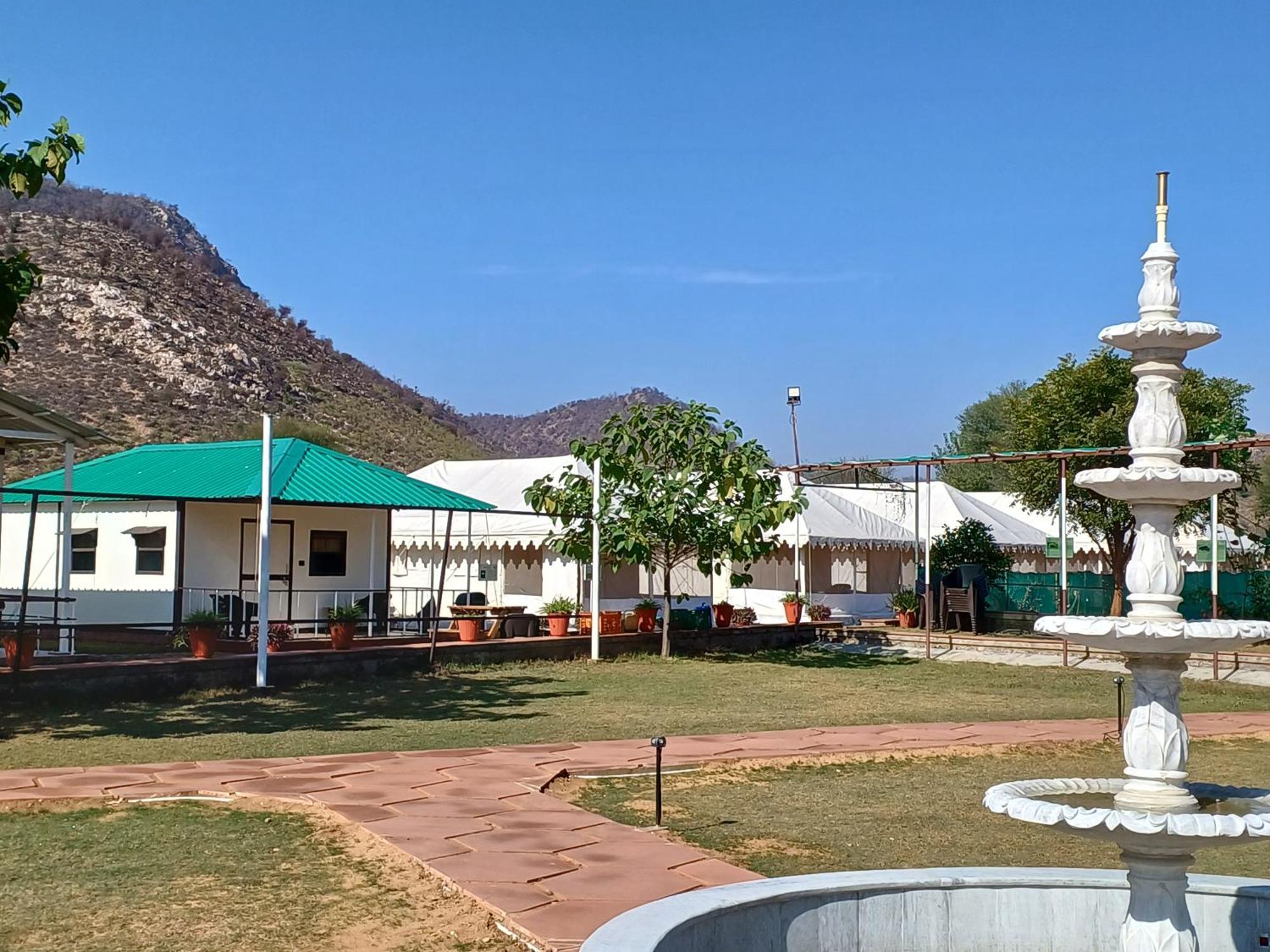 Shivir Aranya - Wilderness Resort Алвар Экстерьер фото
