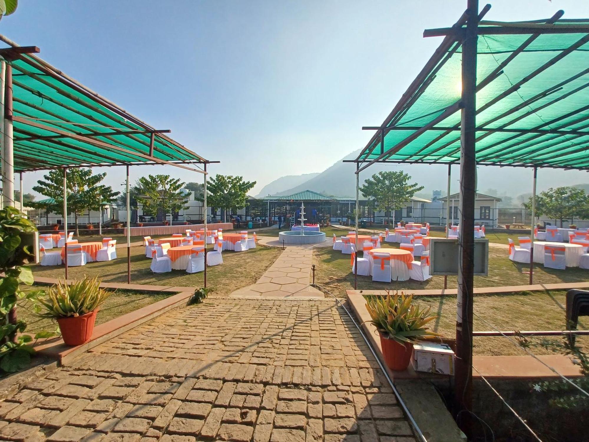 Shivir Aranya - Wilderness Resort Алвар Экстерьер фото