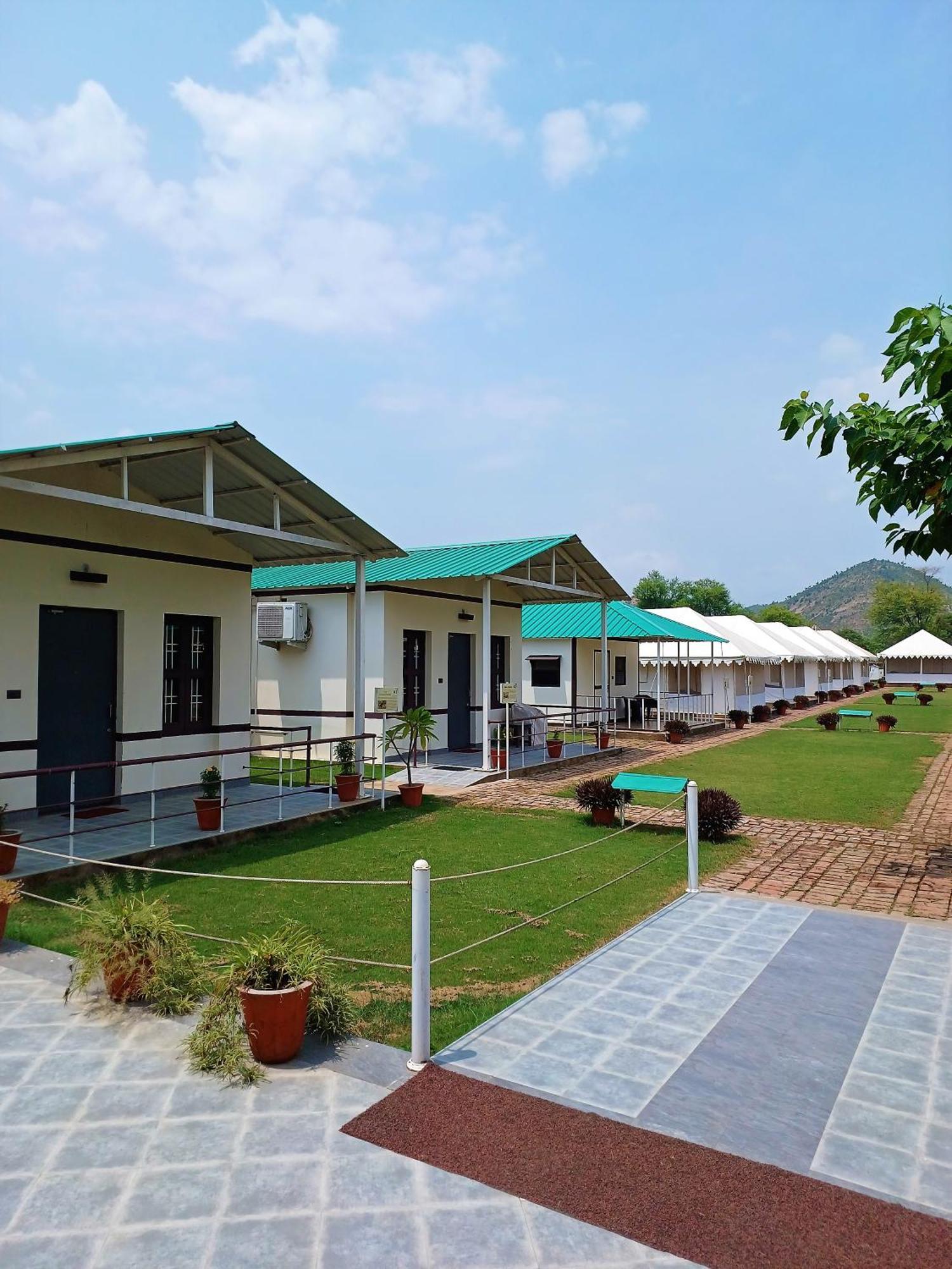 Shivir Aranya - Wilderness Resort Алвар Экстерьер фото