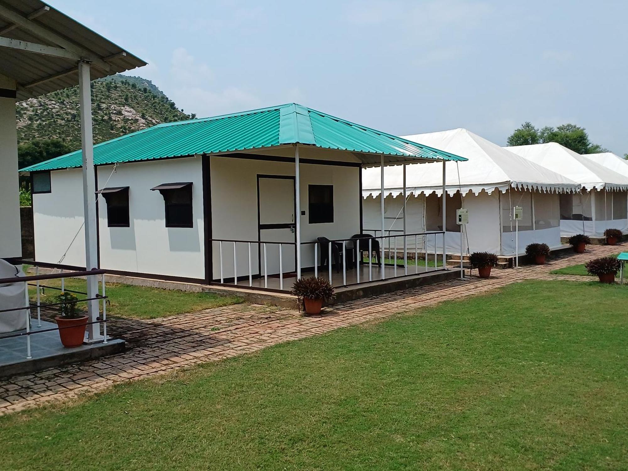 Shivir Aranya - Wilderness Resort Алвар Экстерьер фото