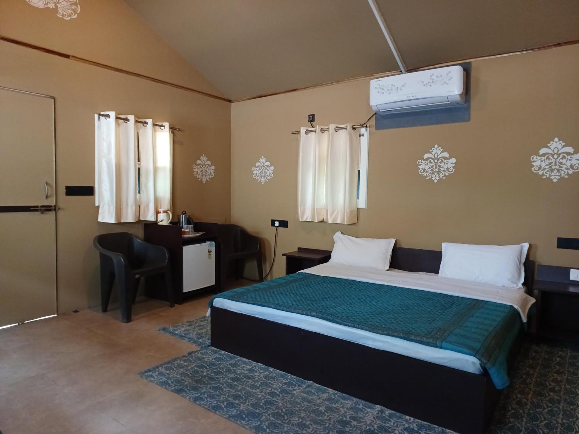 Shivir Aranya - Wilderness Resort Алвар Экстерьер фото