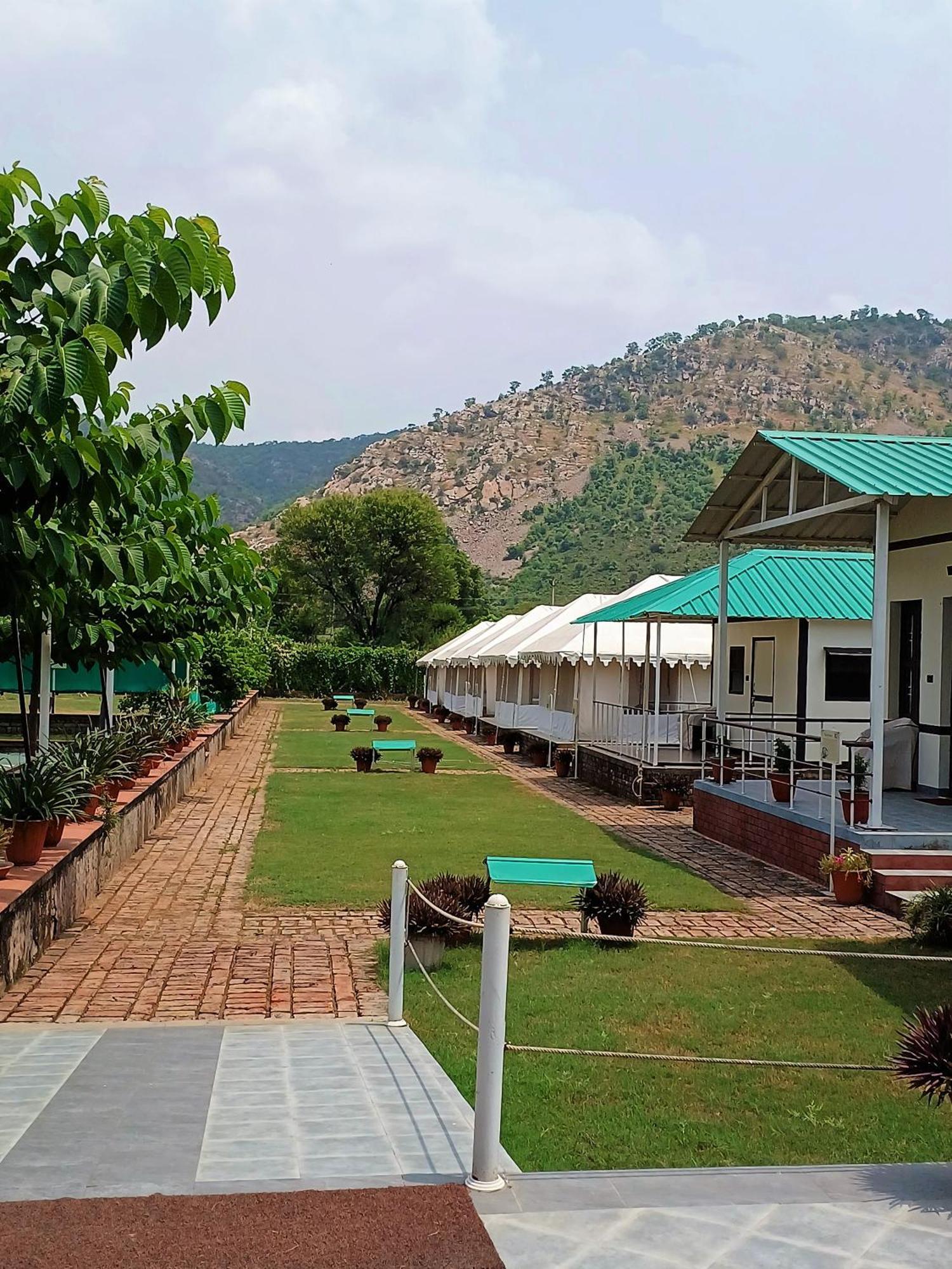 Shivir Aranya - Wilderness Resort Алвар Экстерьер фото